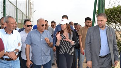  نائب محافظ البحيرة تتفقد أعمال تكريك المجري المائي بنادى المعدية بإدكو
