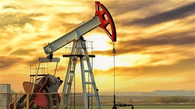 أسعار النفط تعاود الارتفاع وبرنت يسجل  77.63 دولار للبرميل