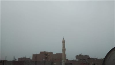 إنتشار الرياح المحملة بالأتربة والرمال تحجب الرؤية بسوهاج