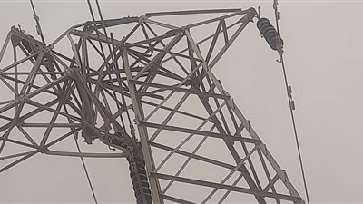 وزير الكهرباء يتابع توصيل مولدات الطوارئ للتغذية الكهربية بمدينة أبوسمبل 