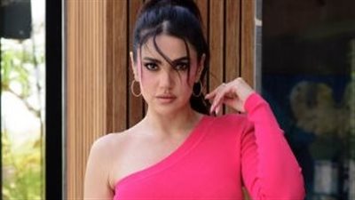 درة روزق تتفوق على كيم كارداشيان بالتل الشفاف (صور)