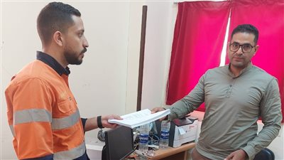 بالأسماء.. تسليم عقود عمل لذوي الهمم بالبحر الأحمر