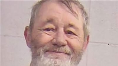 رجل يفتح النار على صديقه بسبب 