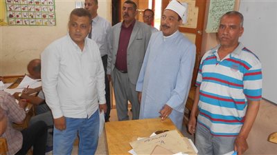 رئيس منطقة سوهاج الأزهرية يتفقد أعمال تصحيح الشهادة الإبتدائية 