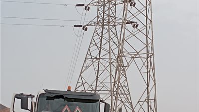 الكهرباء: عودة التغذية الكهربية لمدينة أبو سمبل بعد تلف برج 87