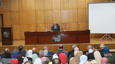 تفاصيل لقاء وزير النقل مع العاملين بالشركة المصرية لأعمال النقل البحري (مارترانس)