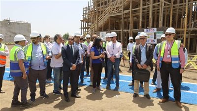 بعثة البنكين الدولي والأسيوي تتفقد مشروعات الصرف الصحي بقرى الغربية