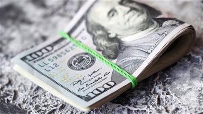 أسعار صرف الدولار مقابل الجنيه اليوم واحتقان في السوق السوداء