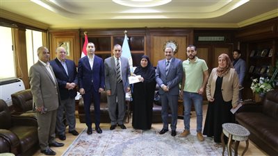 محافظ كفر الشيخ يكرم الأم المثالية على مستوى الجمهورية