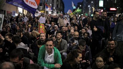 تجمع عشرات الآلاف وسط بلغراد لدعم رئيس صربيا ألكسندر فوتشيتش