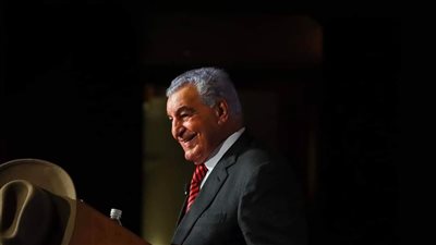 زاهي حواس يلقي محاضرة عن الاكتشافات الأثرية بمدينة كولومبوس الأمريكية 