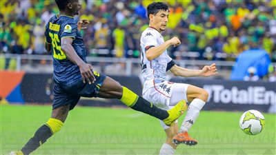 اتحاد الجزائر يحقق فوزًا دراميًا على يانج أفريكانز في ذهاب نهائي الكونفدرالية
