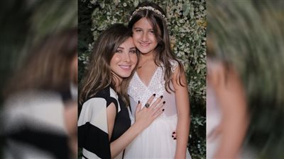 مشهد عفوي لنانسي عجرم وابنتها (فيديو) 