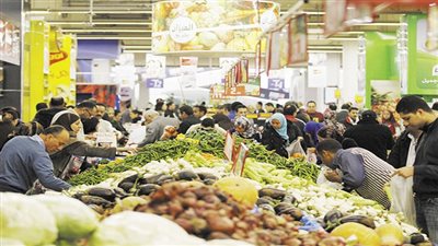 جشع التجار يتحدى انخفاض الأسعار