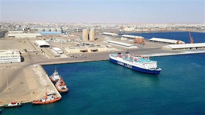 تداول 12 ألف طن بضائع و636 شاحنة بموانئ البحر الأحمر  