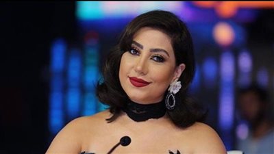 بوسي تطل بالأسود وعبير صبري تعلق