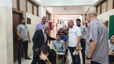 نائب رئيس جامعة الزقازيق يتفقد سير أعمال الامتحانات بالتربية الرياضية 