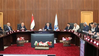محافظ البحر الأحمر يترأس اجتماع المجلس التنفيذي 