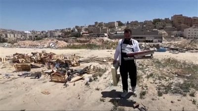 أردني يعيد تدوير المخلفات لمجسمات صديقة للبيئة (فيديو)