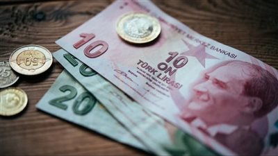 انهيار تاريخي لليرة التركية مقابل الدولار اليوم