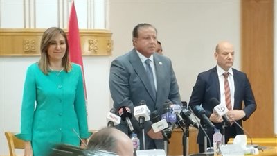 وزيرة الثقافة : مصر تكرم مبدعيها وفنانيها