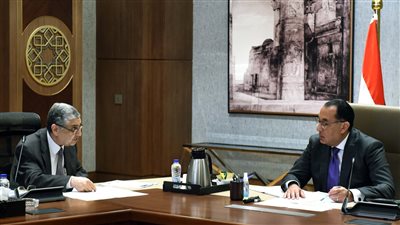 رئيس الوزراء يتابع مع وزير الكهرباء جهود العمل في عدة ملفات