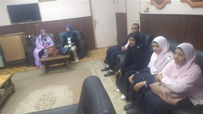 رئيس محلية قوص يلتقي بموظفي المركز التكنولوجي لبحث منظومة أداء العمل
