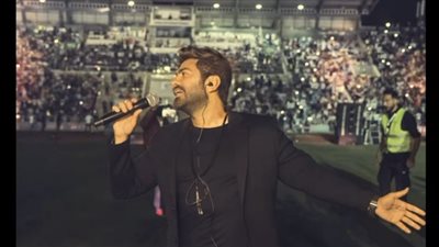 تامر حسني يجمع رايات مصر والأردن في عرس الأمير حسين..  نجوم الفن يهنئون