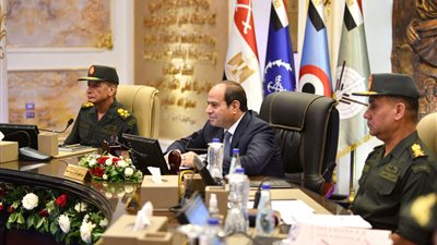 الرئيس السيسي يشهد اختبارات المتقدمين لوظائف التربية والتعليم .. صور