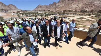 وزير الإسكان ومحافظ جنوب سيناء يتفقدان مركز الزوار بمدينة سانت كاترين