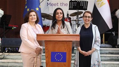  مايا مرسي تفتتح معرض 