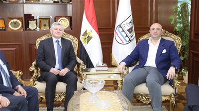 محافظ بني سويف يبحث استثمارات الطاقة الشمسية وتخزين أكسيد الكربون                