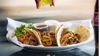 تاكو باللحم المفروم والطماطم في دقائق