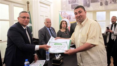 د. عبد السند يمامة يكرم العمال الوفديين.. صور