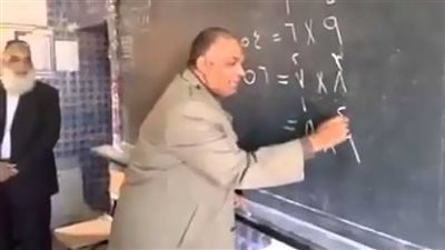 المدرس المصري أفقر معلمي الأرض.. فيديو