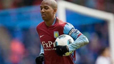 يونج يرجل عن أستون فيلا الإنجليزي