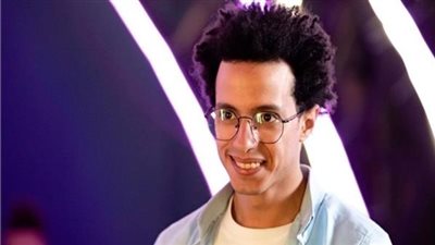 أحمد أمين يهدي جائزة أفضل ممثل كوميدي عن 