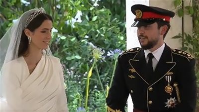 زفاف ولي عهد الأردن.. عقد قران الأمير الحسين بالزي العسكري