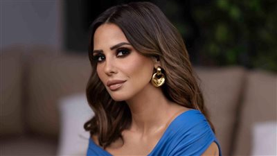 إيمان العاصي تبرز رشاقتها بالكاجوال في أحدث ظهور (صور)