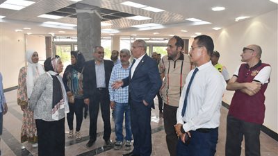 رئيس جامعة قناة السويس يتفقد المنشآت الجديدة