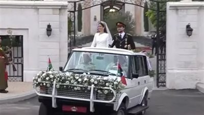 سيارة زفاف الأمير حسين والأميرة رجوة.. علاقة الملكة إليزابيث بـ
