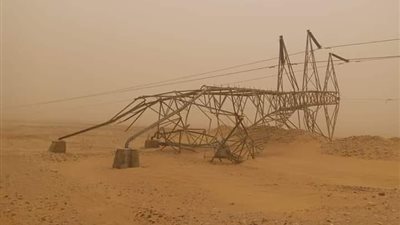 العواصف الرملية تضرب خط كهرباء السويس - فايد