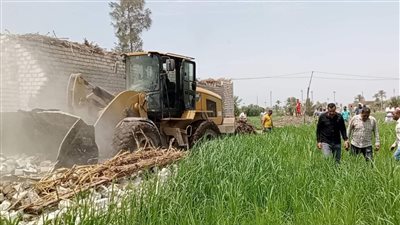 إزالة التعديات بالبناء المخالف على الأراضي الزراعية بالفيوم 