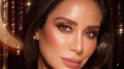 بسنت شوقي بمكياج لافت وقصة شعر جديدة