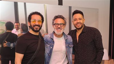 أحمد حلمي يرفع لافتة كامل العدد في أول أيام عرض 