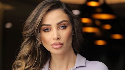 أنابيلا هلال تسير على خطى عارضات الأزياء (صور)