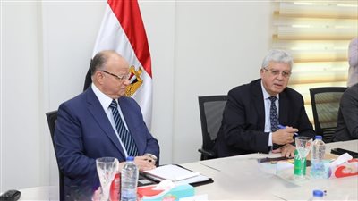 وزيرا التعليم العالي والإسكان ومحافظا القاهرة والجيزة يبحثان آليات تطوير الطريق الدائري