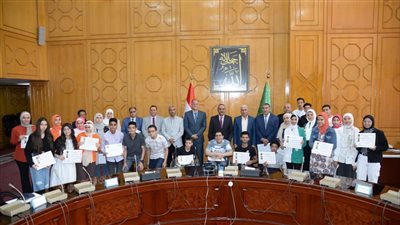 محافظ الإسماعيلية يكرم أوائل الشهادة الإعدادية