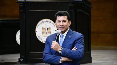 وزير الرياضة يلتقي لاعبي المشروع القومي للموهبة والبطل الأوليمبي