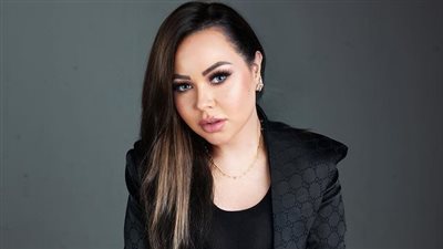 أسما إبراهيم تبرز رشاقتها باليجن الرياضي في الجيم